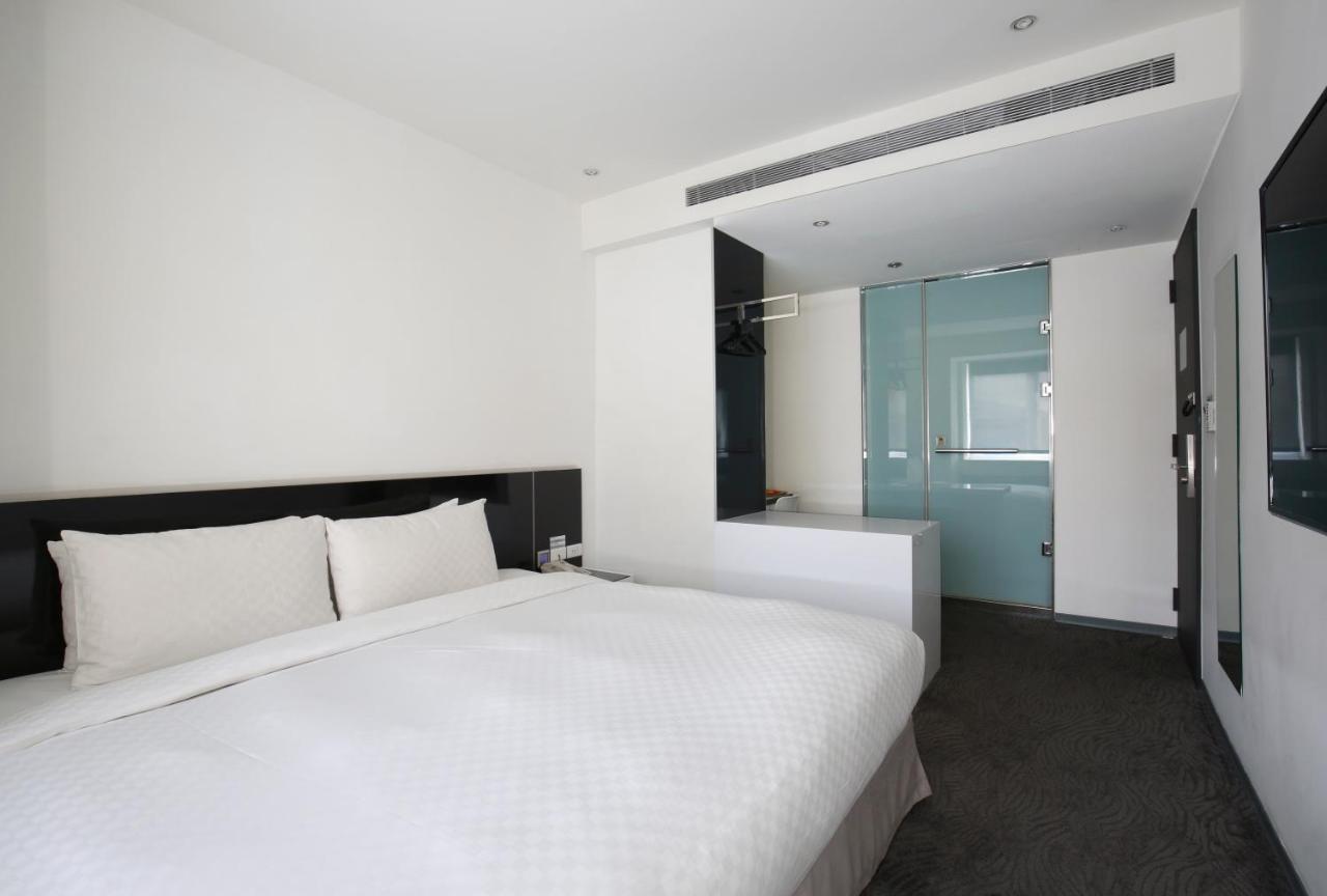 Cityinn Hotel Plus - Taichung Station Branch Екстериор снимка